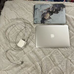 Silver Apple Macbook Air 13" Early 2015